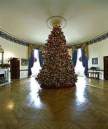 220px-2002_blue_room_christmas_tree